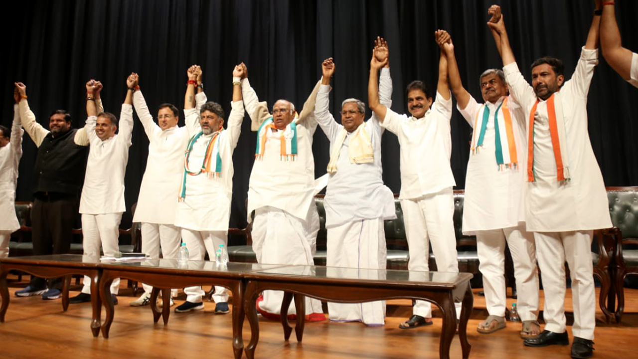 कर्नाटक में कांग्रेस को भारी बहुमत, 136 सीटों पर हुई विजयी